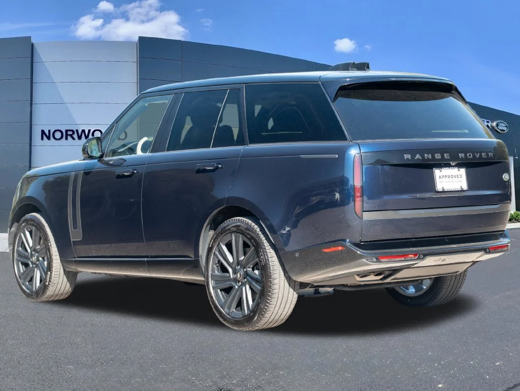 Used 2023 Blue Land Rover SE image 6