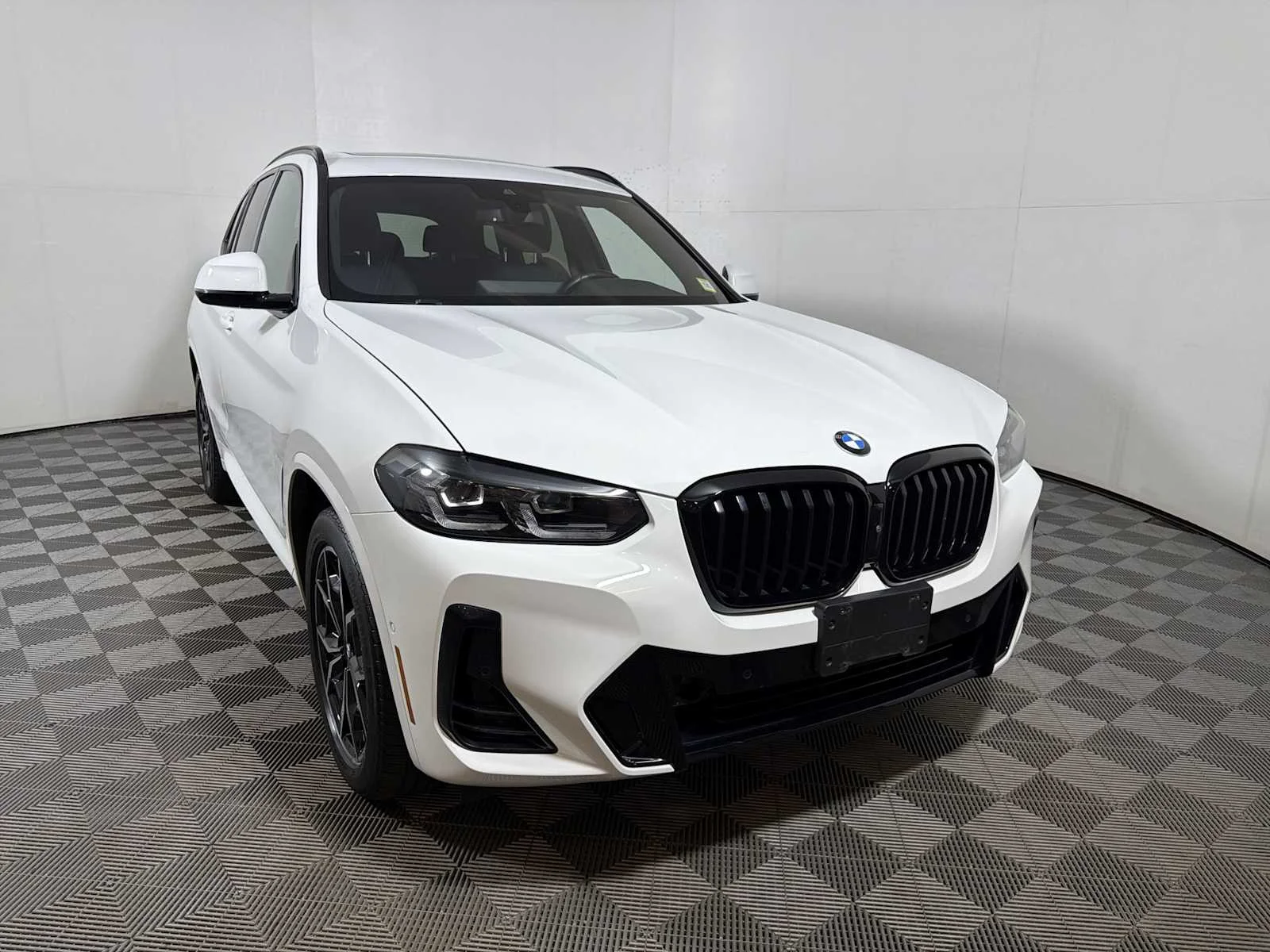 Certified Used 2023 Alpine White BMW xDrive30i image 2