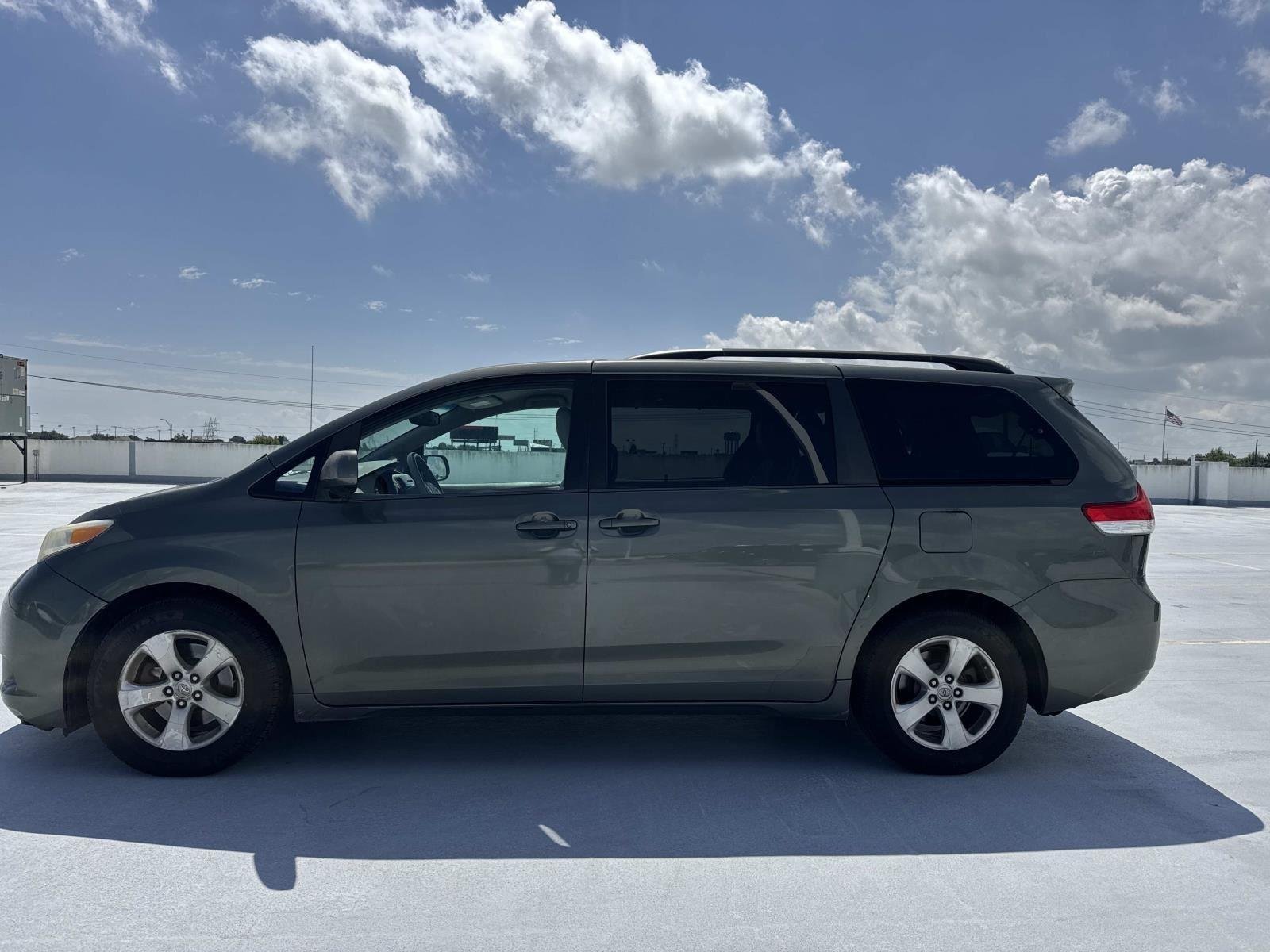 Used 2014 Cypress Pearl Toyota LE image 11