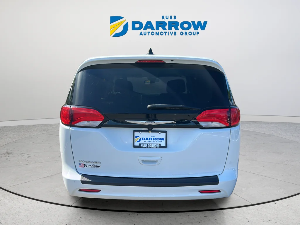 Used 2023 White Chrysler LX image 4