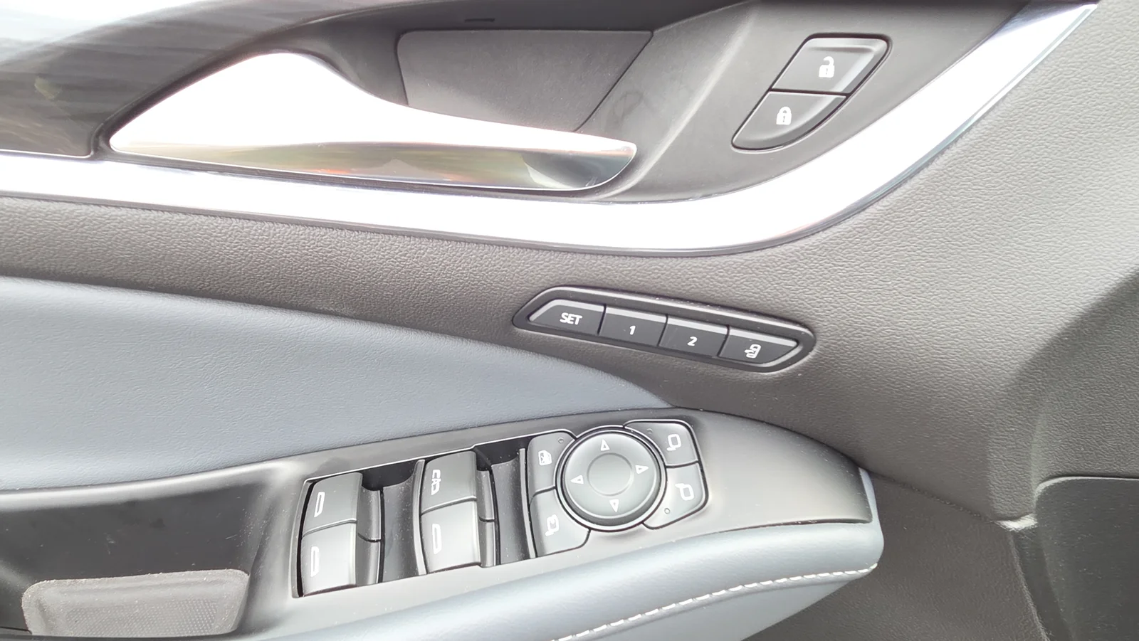 Used 2024 White Buick Premium Group image 29
