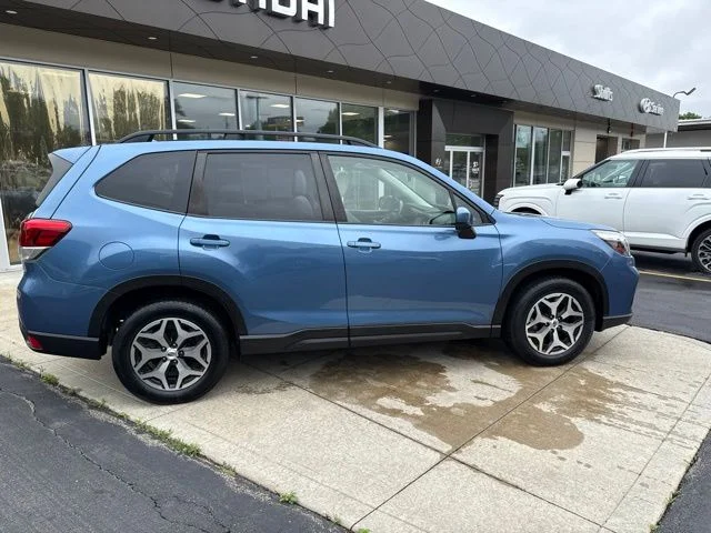 Certified Used 2021 Blue Subaru Premium image 19
