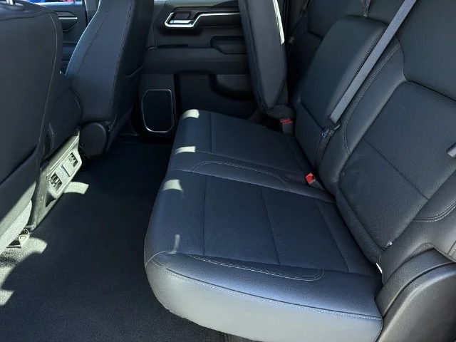 Used 2025 White GMC SLT image 20