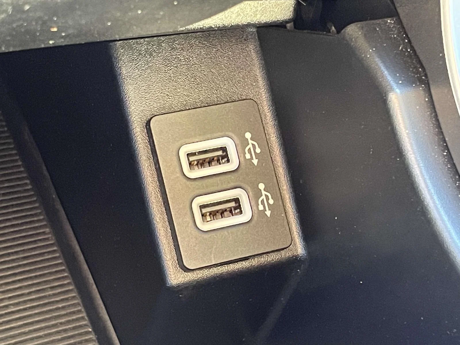 Used 2020 Magnetic Metallic Ford SE image 20