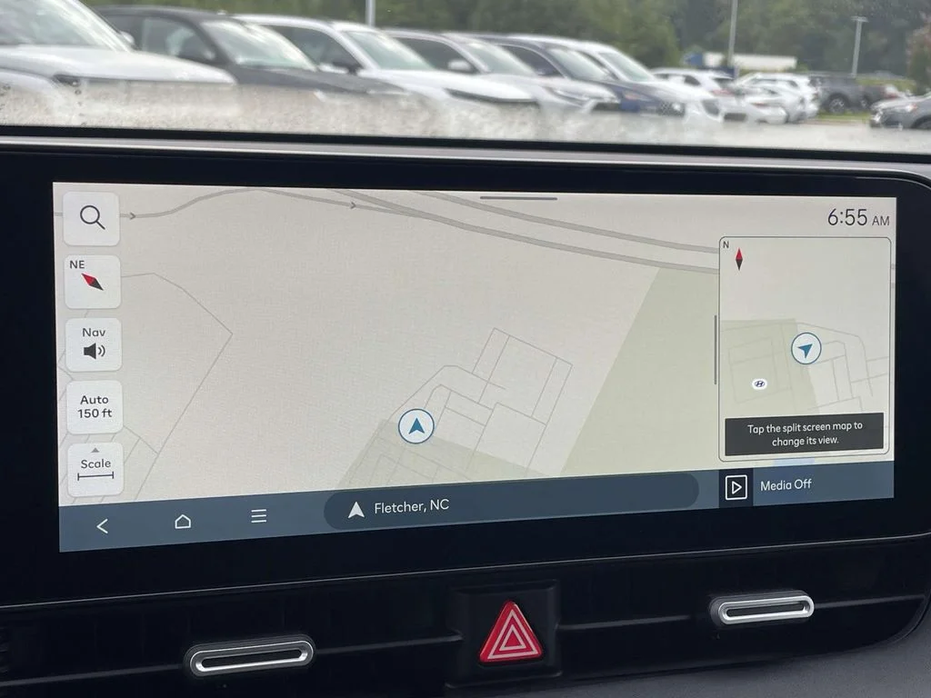 Used 2025 Atlas White Hyundai SEL image 18