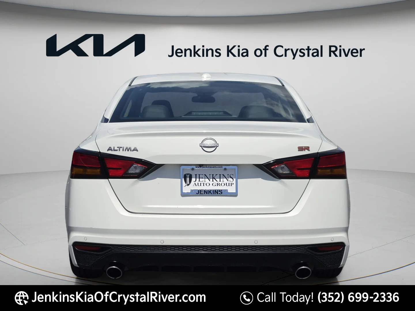 Used 2024 Glacier White Nissan 2.5 SR image 6