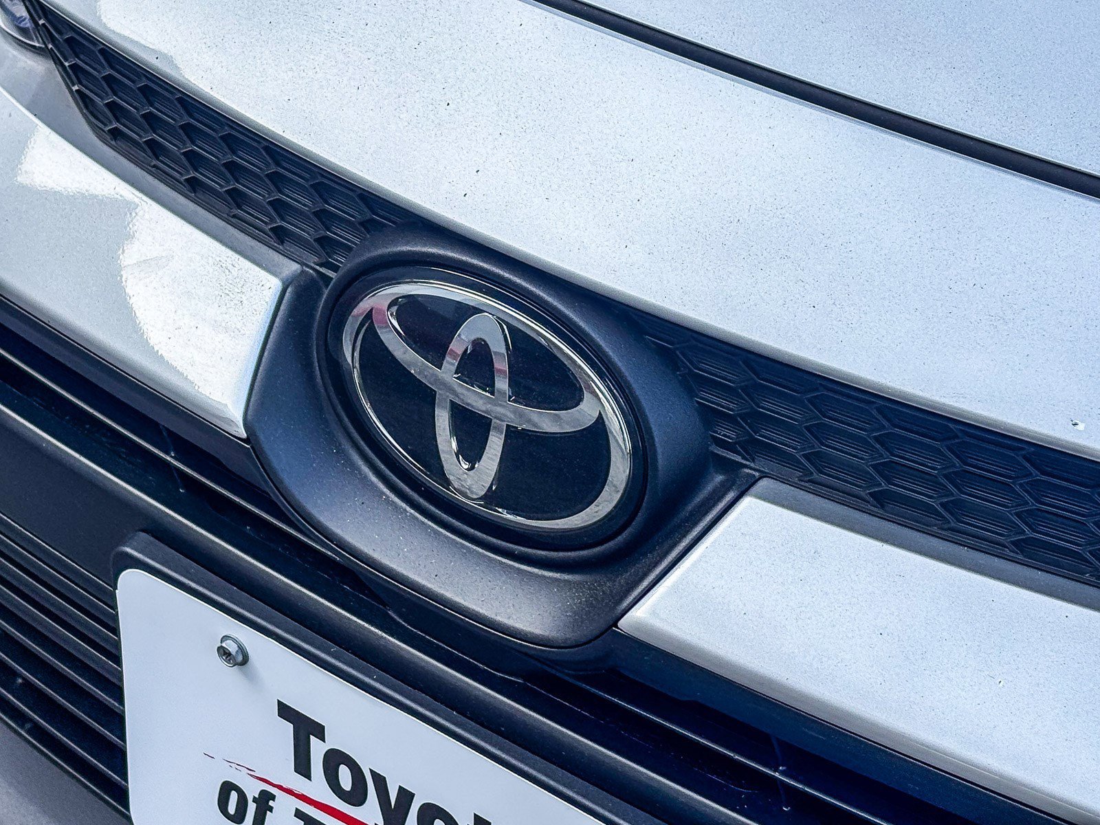 2025 Toyota Corolla LE - Photo 9