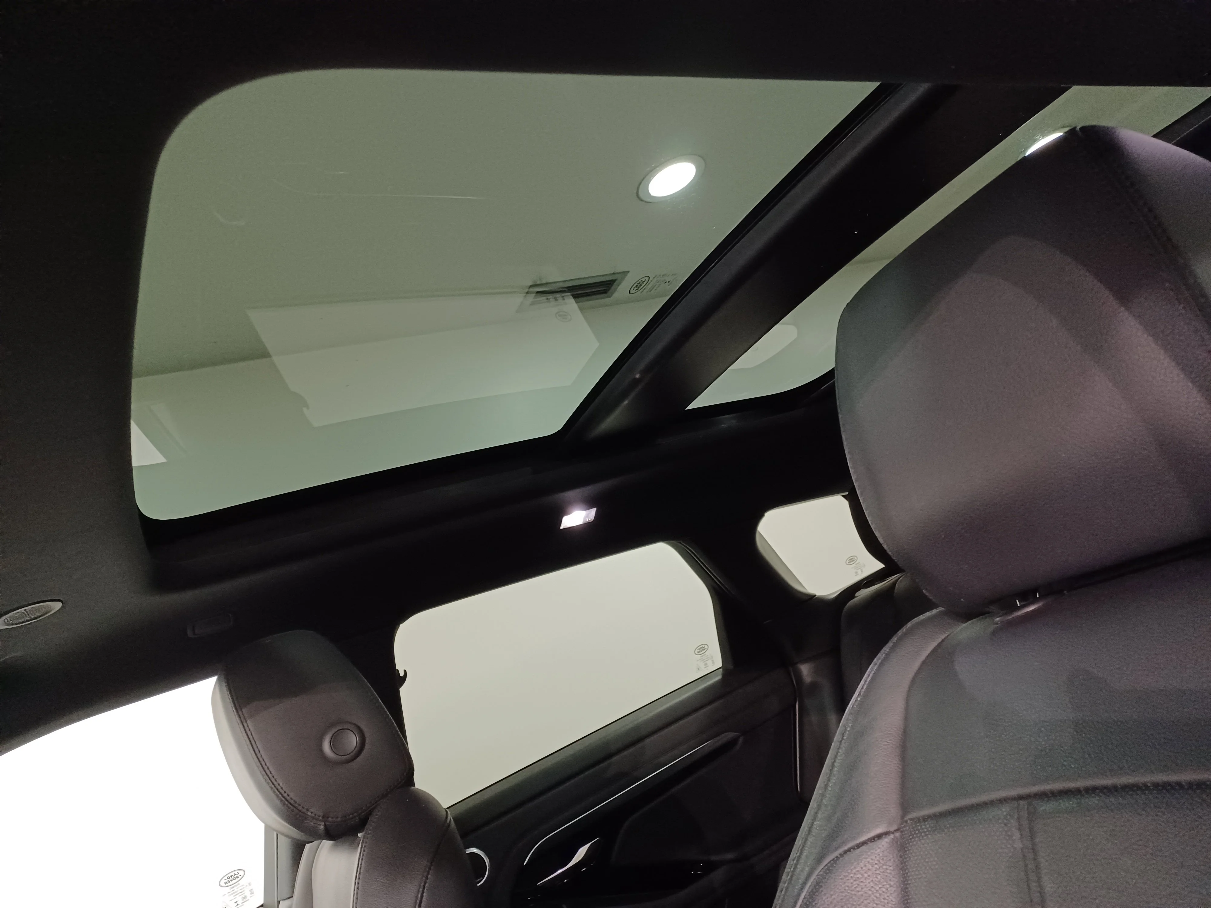 Used 2023 Eiger Grey Metallic Land Rover P250 R-Dynamic SE*Adaptive Cruise | Nav | Pano Roof | Htd Wheel | Htd Leather | Lane Keep Assist image 12
