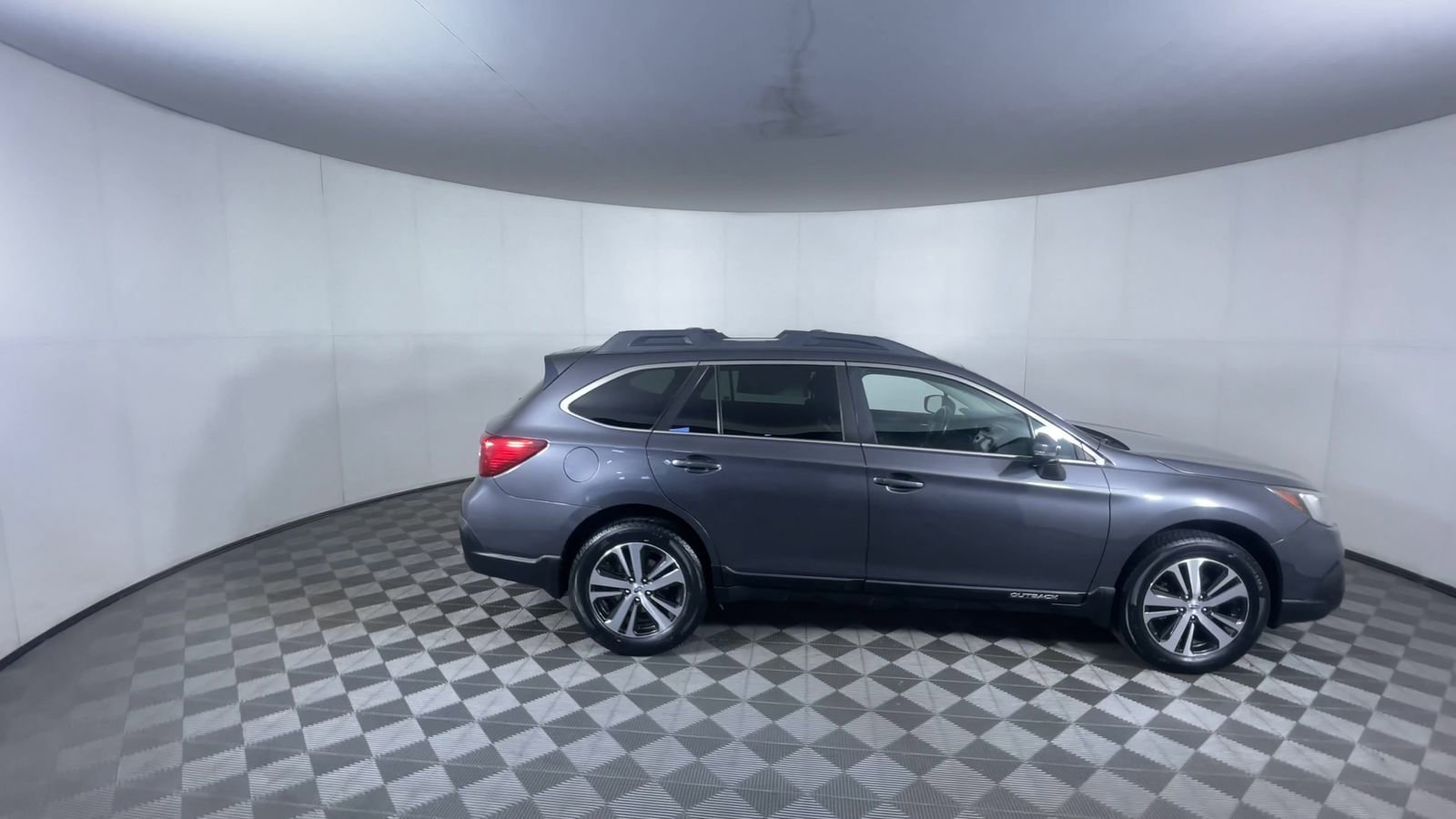 Used 2018 Magnetite Gray Metallic Subaru Limited image 9