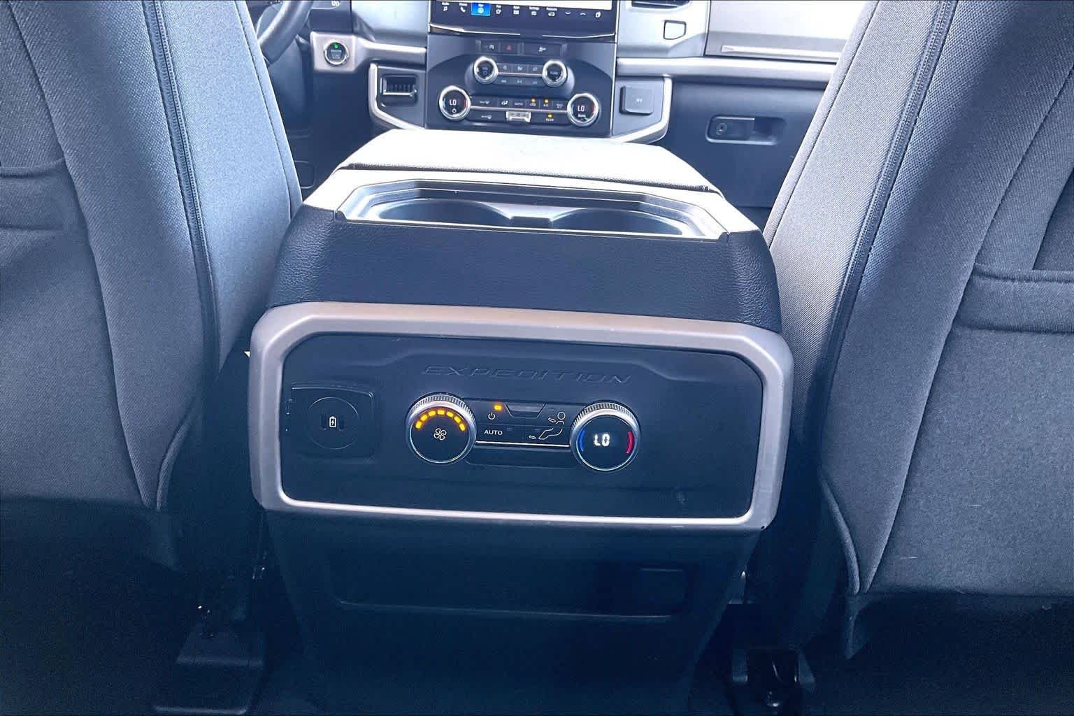 Used 2024 Agate Black Metallic Ford XLT image 34