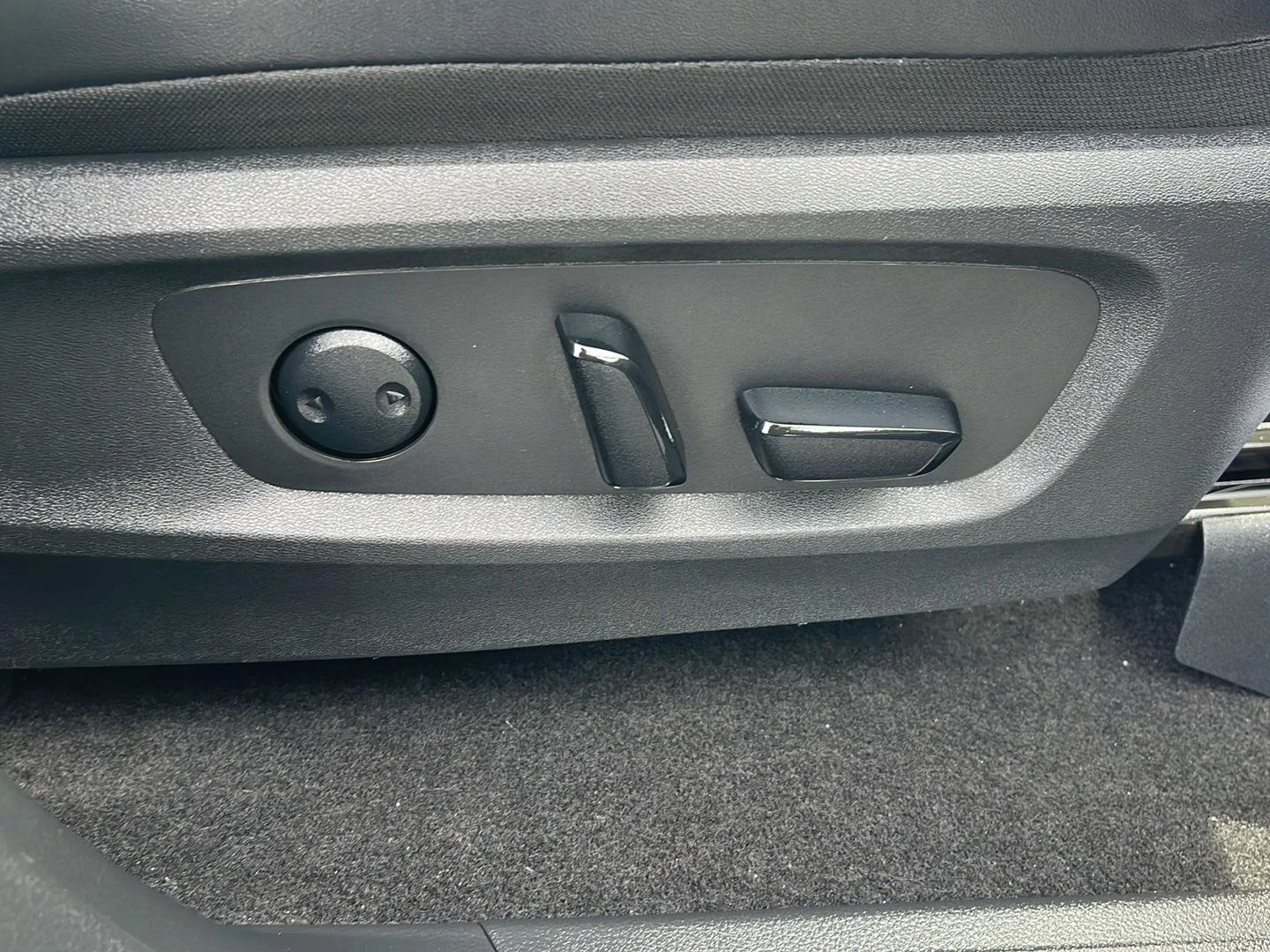 Used 2024 Gun Metallic Nissan Platinum image 34
