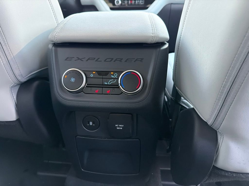 New 2026 Star White Metallic Tri-Coat Ford Platinum™ image 16
