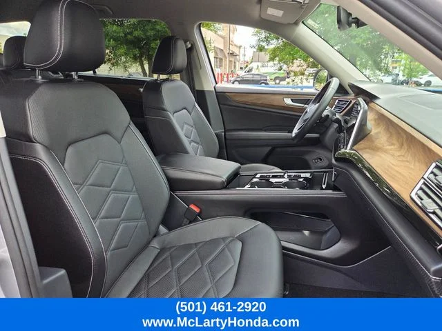 2025 Volkswagen Atlas SE w/Tech - Photo 17