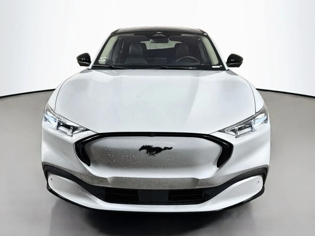 Used 2023 Space White Metallic Ford Premium image 9