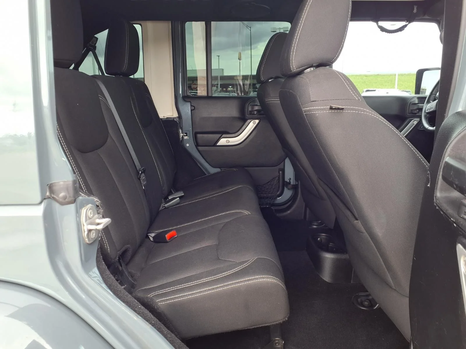 Used 2014 Gray Jeep Unlimited Sahara image 12