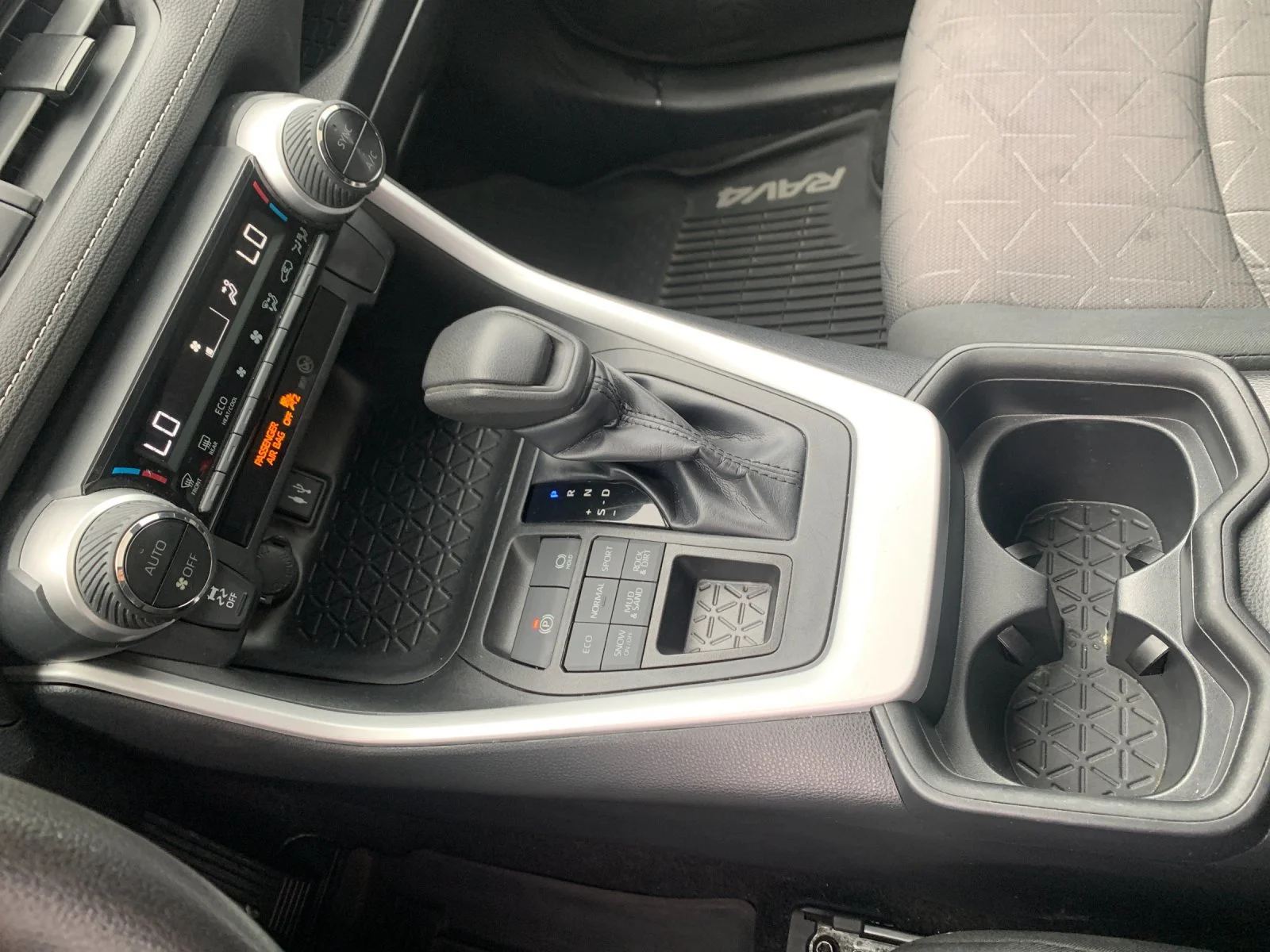 Used 2019 White Toyota XLE image 23
