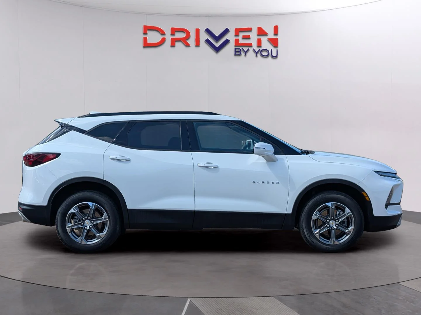 Used 2024 Summit White Chevrolet 3LT image 6