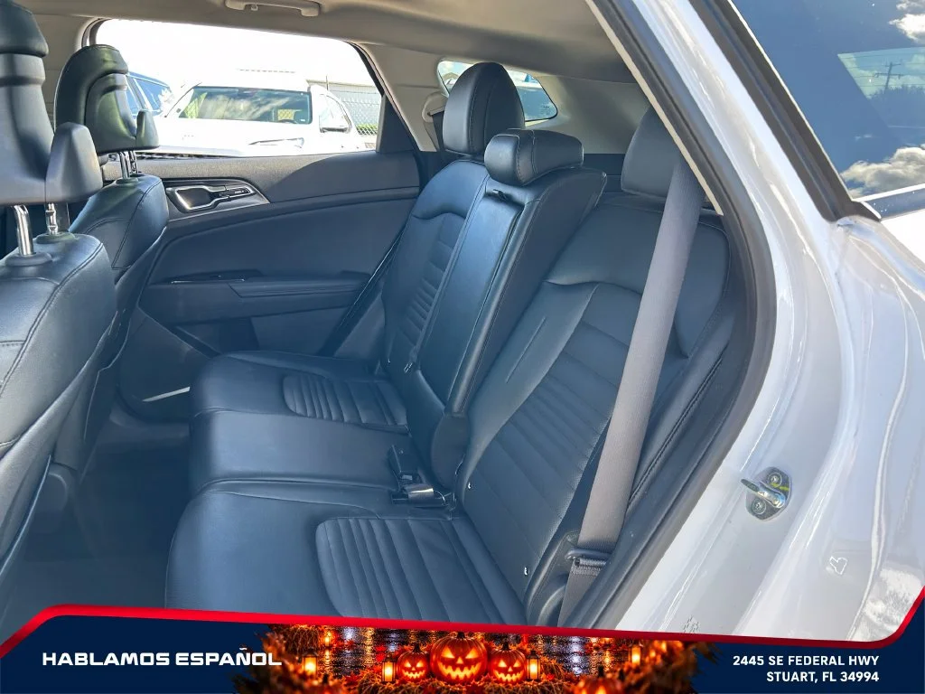 Used 2025 White Kia SX-Prestige image 31