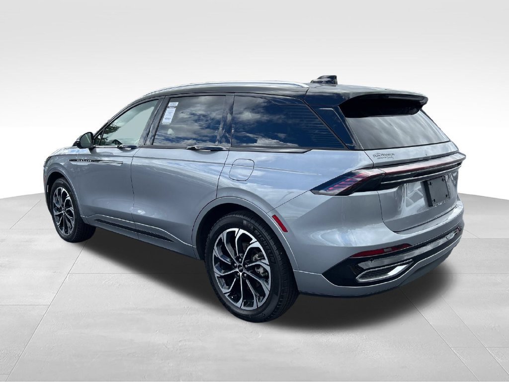 Used 2025 Gray Lincoln Reserve image 3