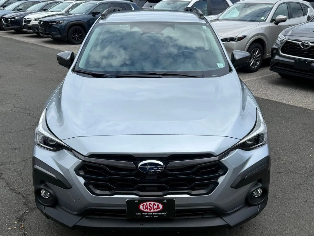 Used 2024 Ice Silver Metallic Subaru Limited image 2
