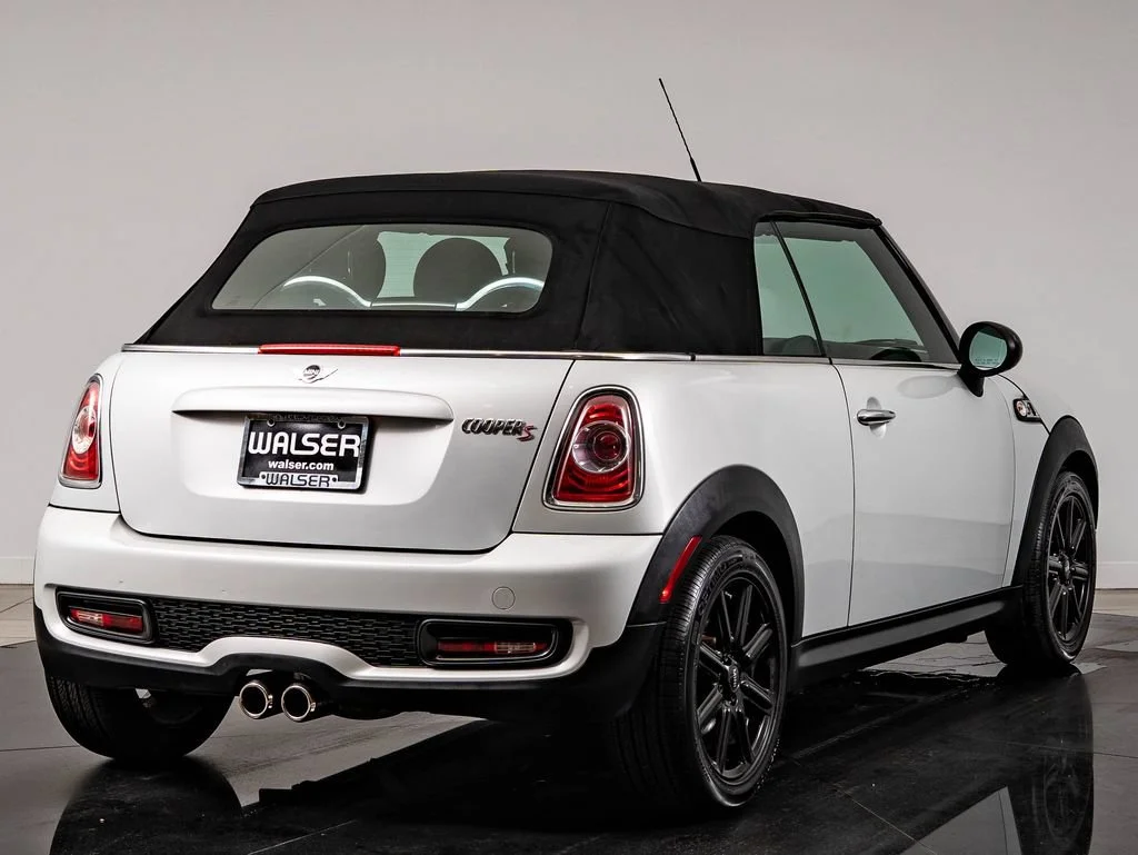 Used 2014 White Silver MINI  image 10