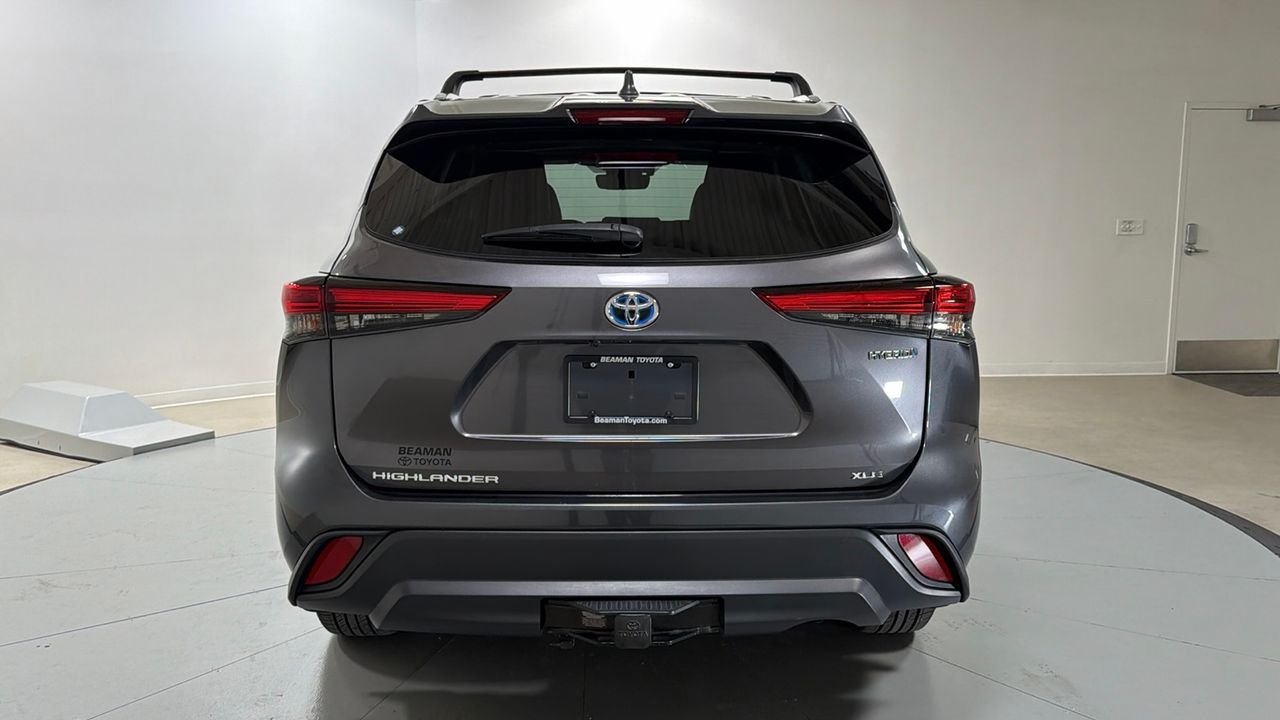 Used 2020 Gray Toyota XLE image 4