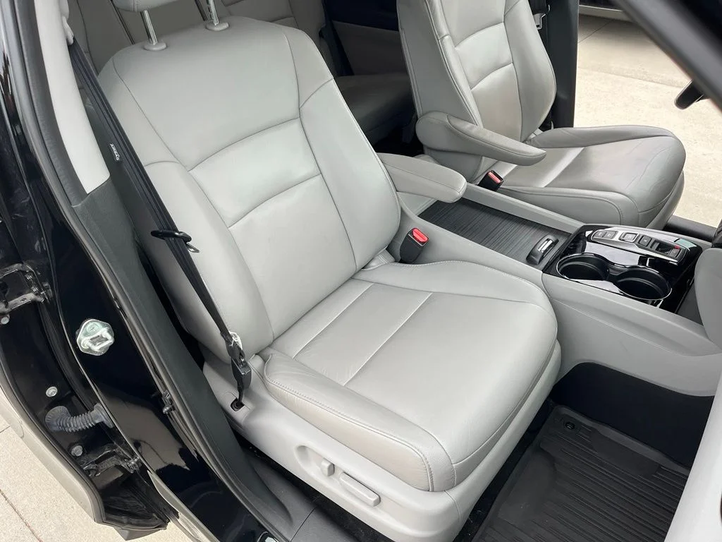Used 2017  Honda Touring image 17