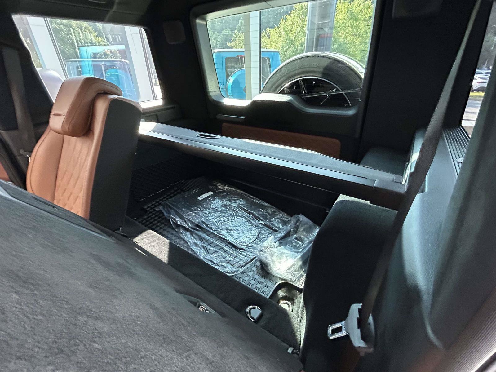 New 2027 MANUFAKTUR customer request glossy paint finish Mercedes-Benz AMG® G 63 SUV image 14