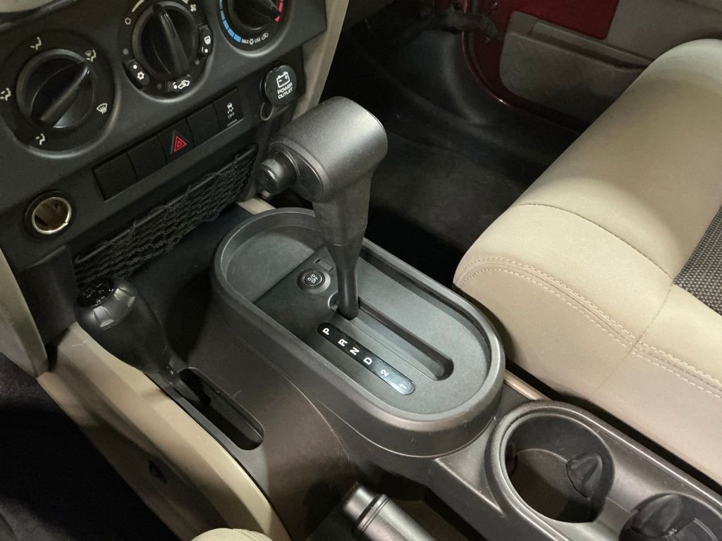 Used 2010  Jeep Unlimited Sahara image 21