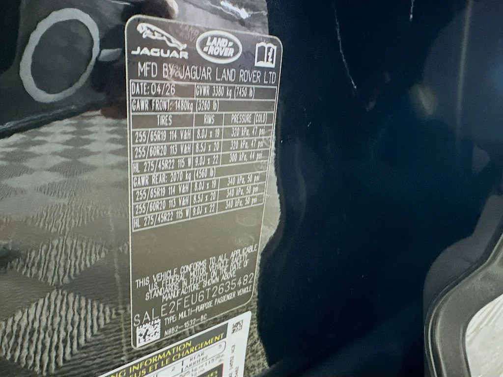 New 2026 Santorini Black Land Rover X-Dynamic SE image 32
