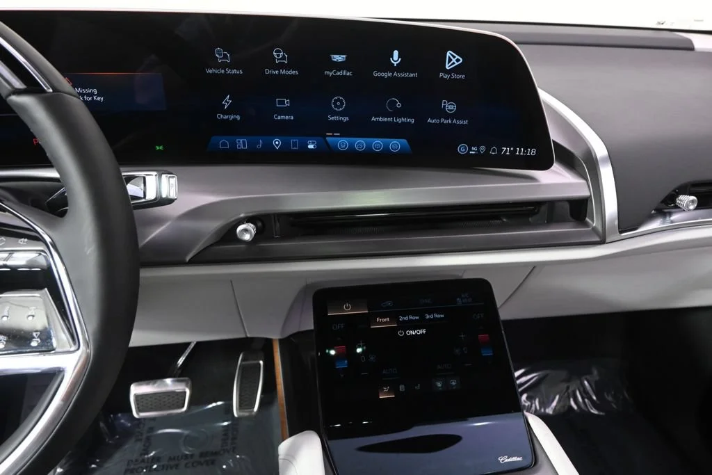 2027 Cadillac VISTIQ Sport - Photo 26