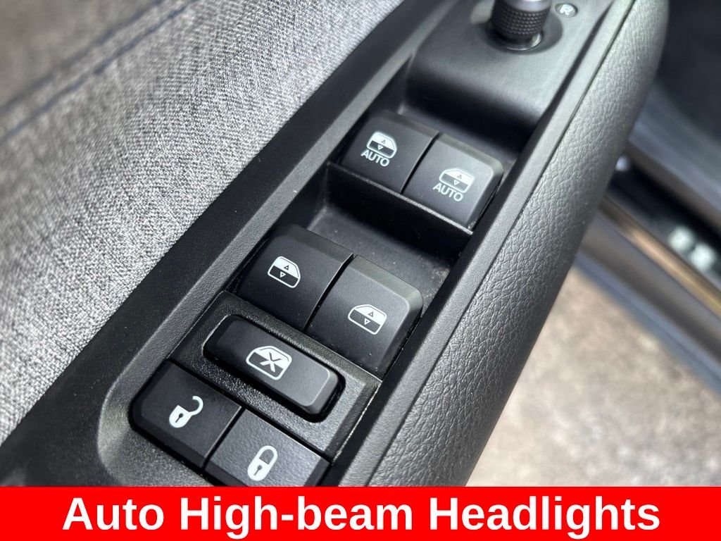 Used 2022 Black Jeep Latitude image 18