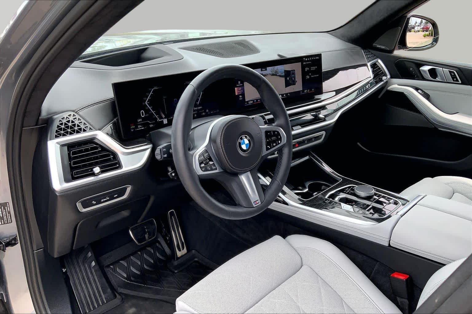 Used 2025 Skyscraper Grey Metallic BMW xDrive40i image 16