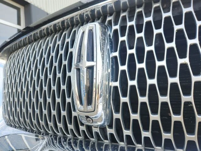 Used 2019 Black Lincoln Reserve image 4
