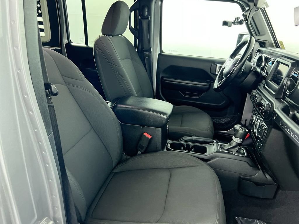 Used 2020 Silver Jeep Unlimited Sport Altitude image 27