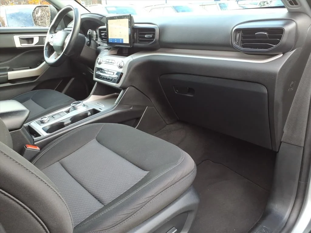 Certified Used 2023 Silver Ford XLT image 9