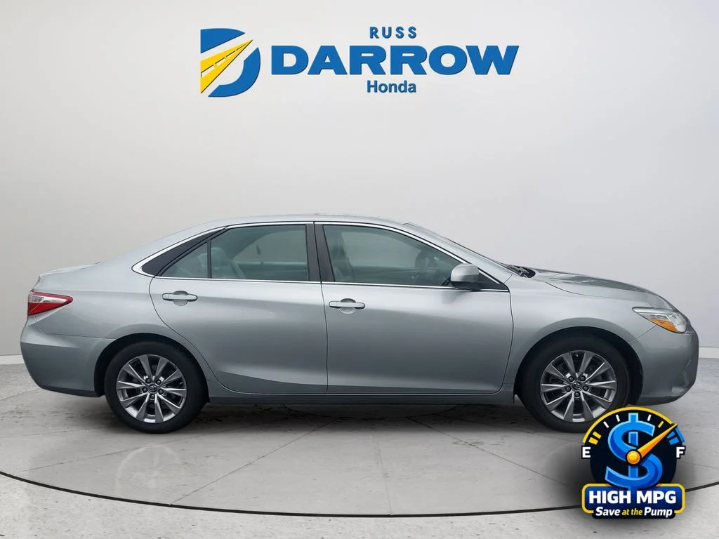 Used 2017 Silver Toyota XLE image 6