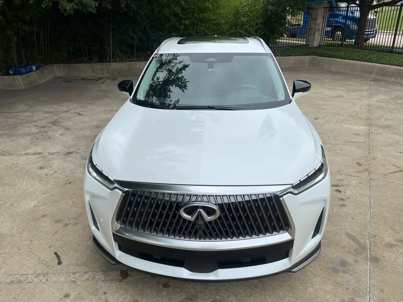 Certified Used 2026 Radiant White INFINITI LUXE image 9
