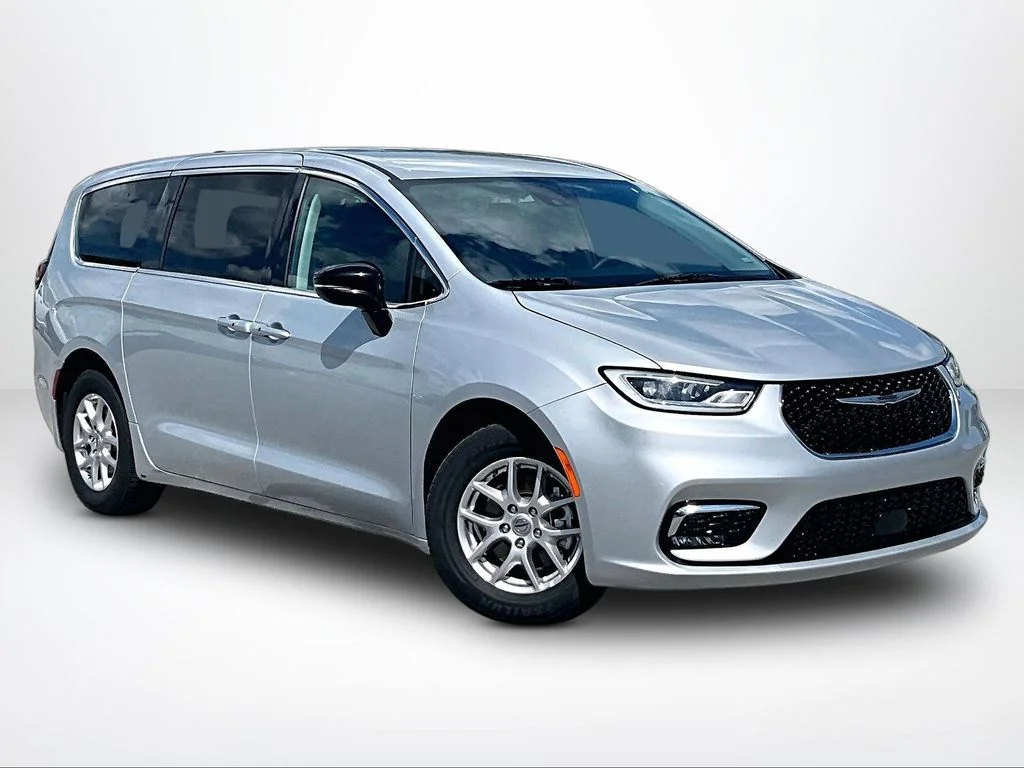 Used 2024 Silver Chrysler Touring L image 13