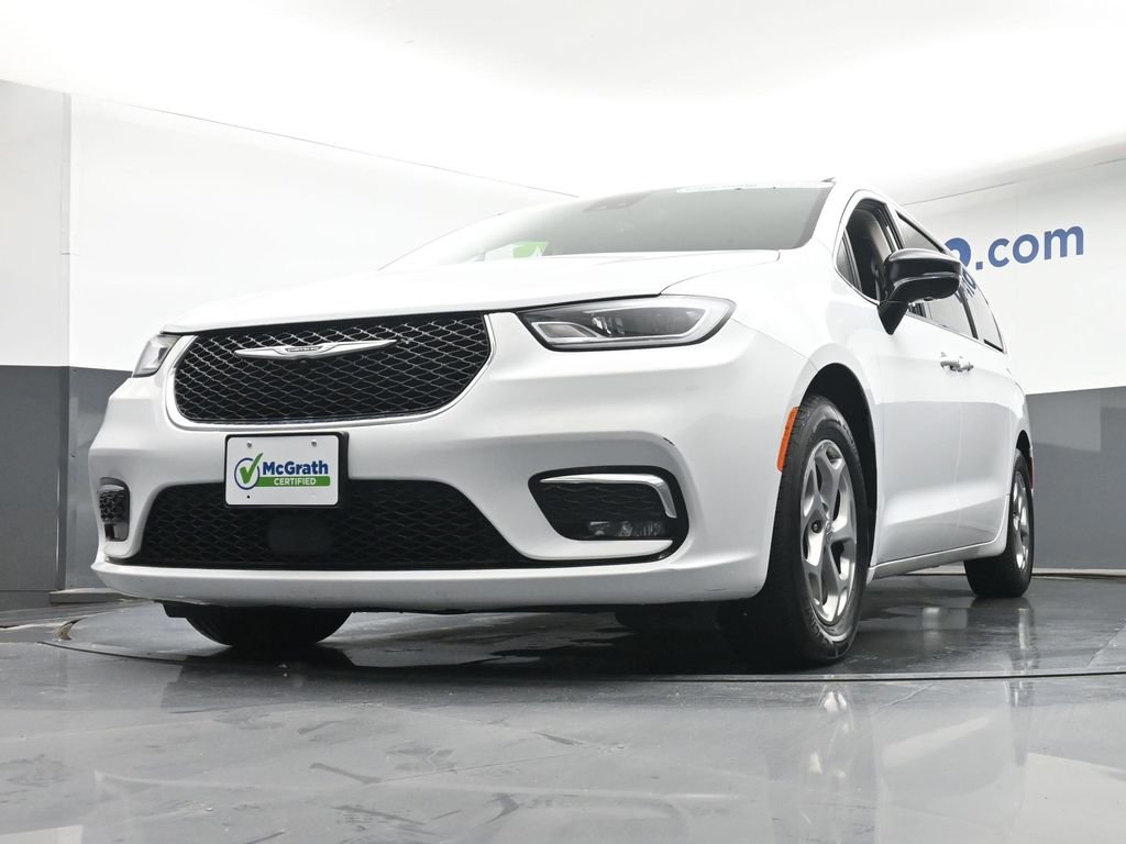 Used 2024 White Chrysler Limited image 7