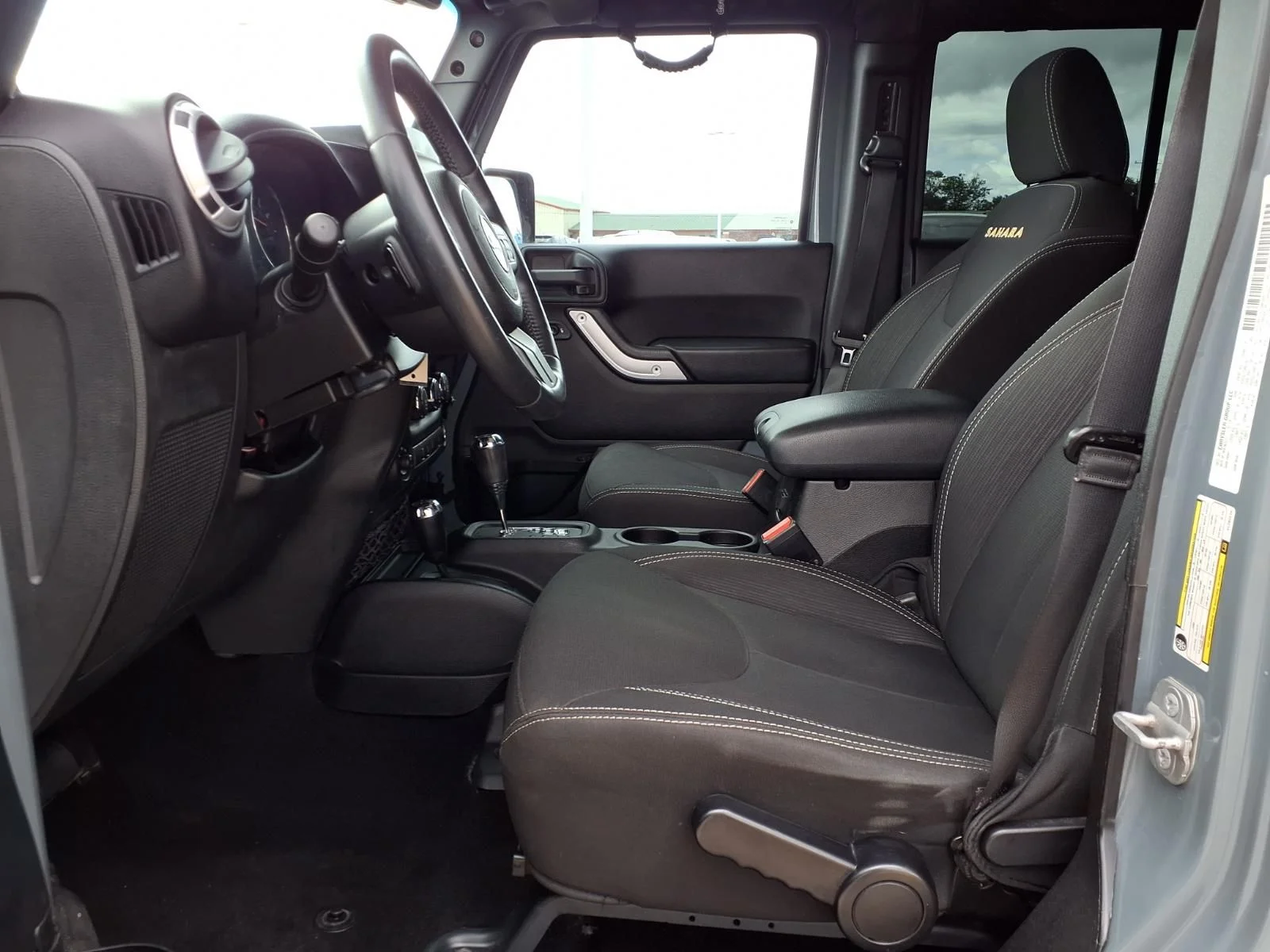 Used 2014 Gray Jeep Unlimited Sahara image 10