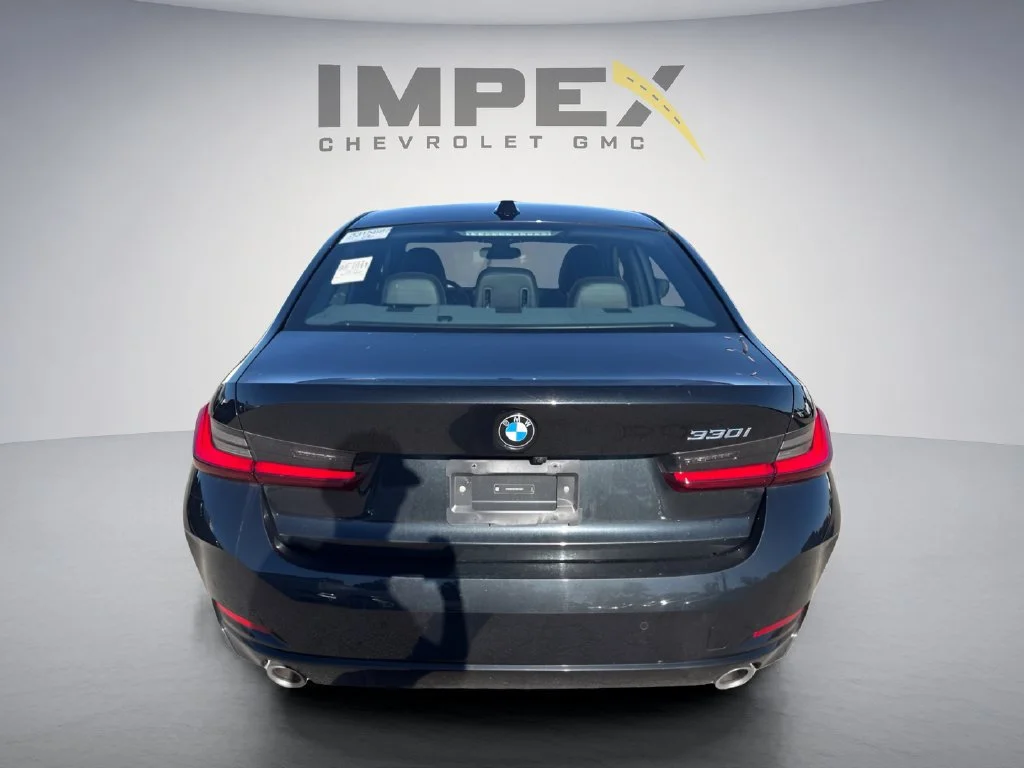 Used 2025 Black BMW 330i image 4