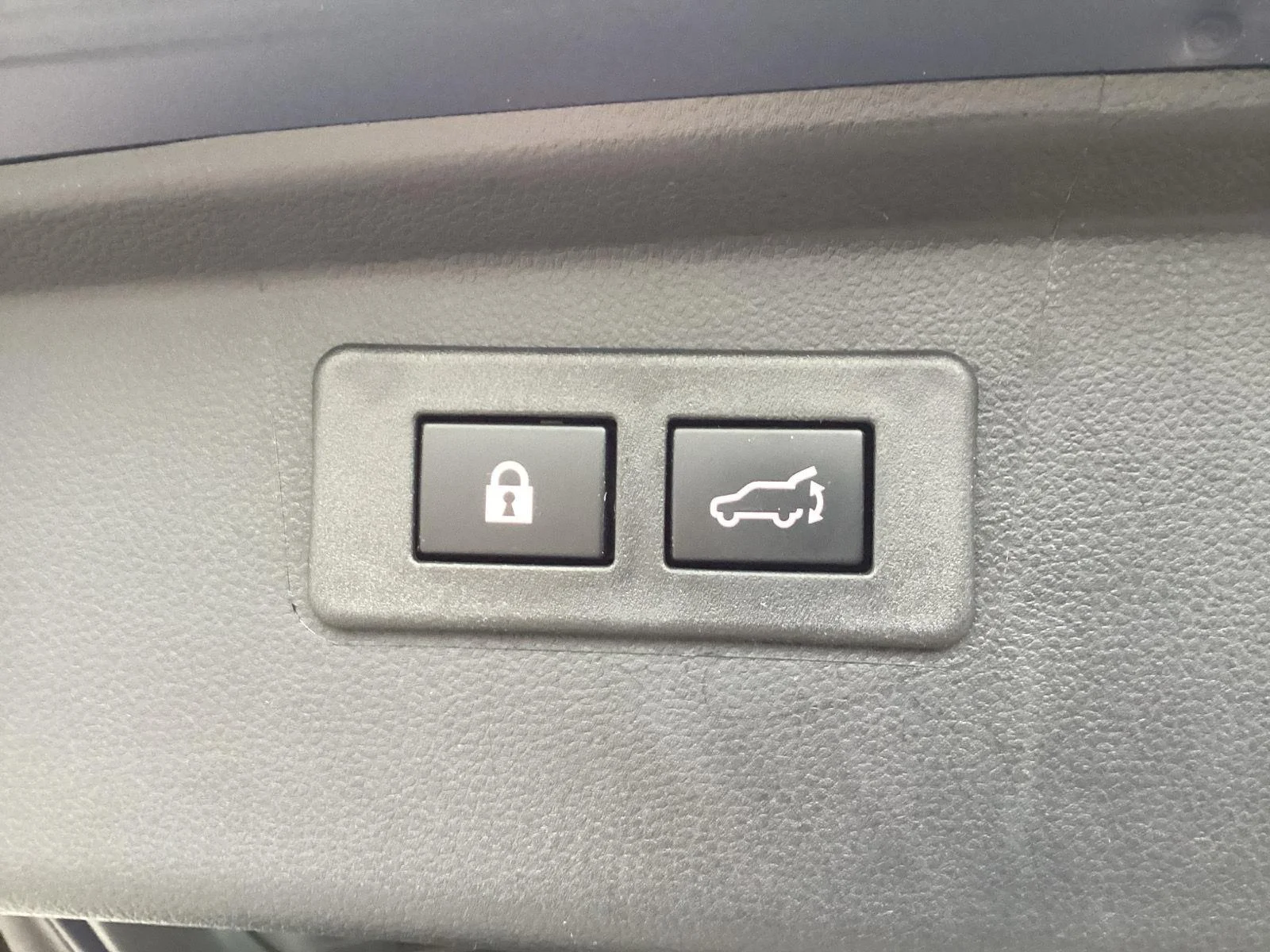 Used 2025 Cosmic Blue Pearl Subaru Premium image 8