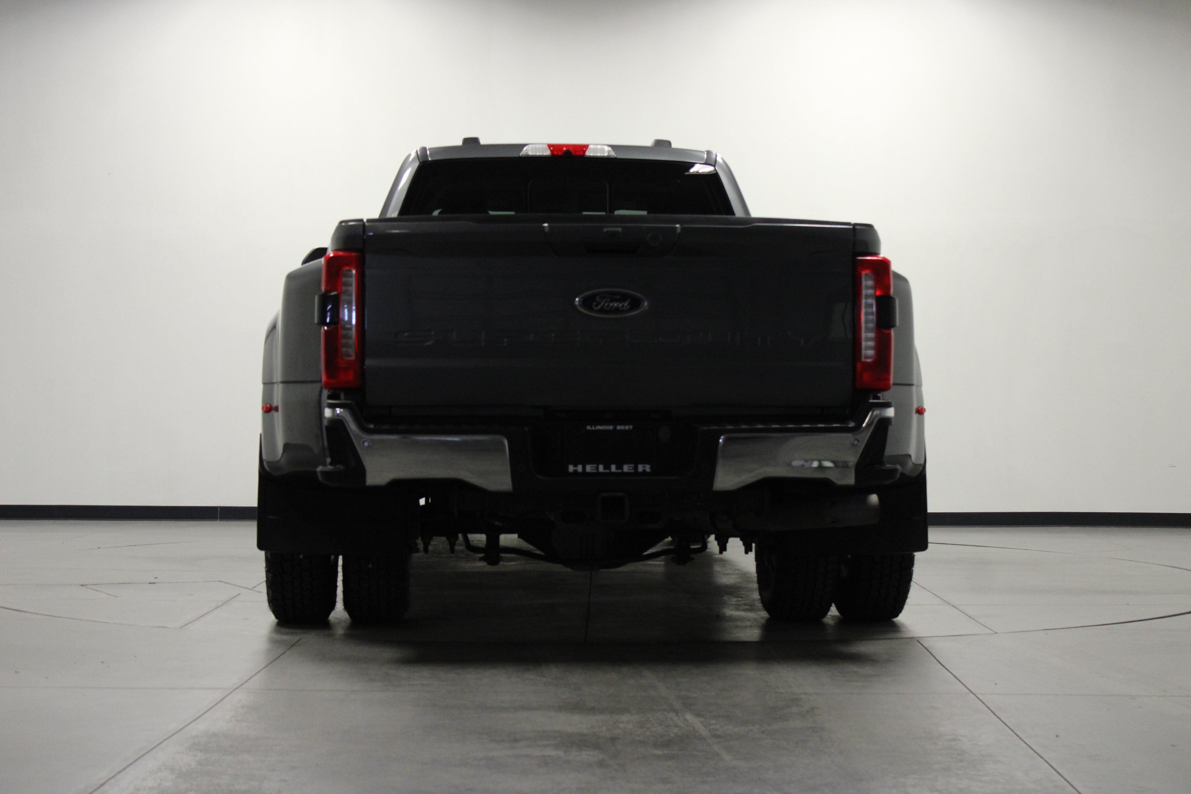 Used 2023 Carbonized Gray Metallic Ford LARIAT image 5