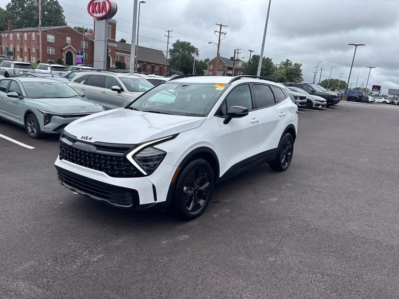 Used 2025 White Kia X-Line image 3