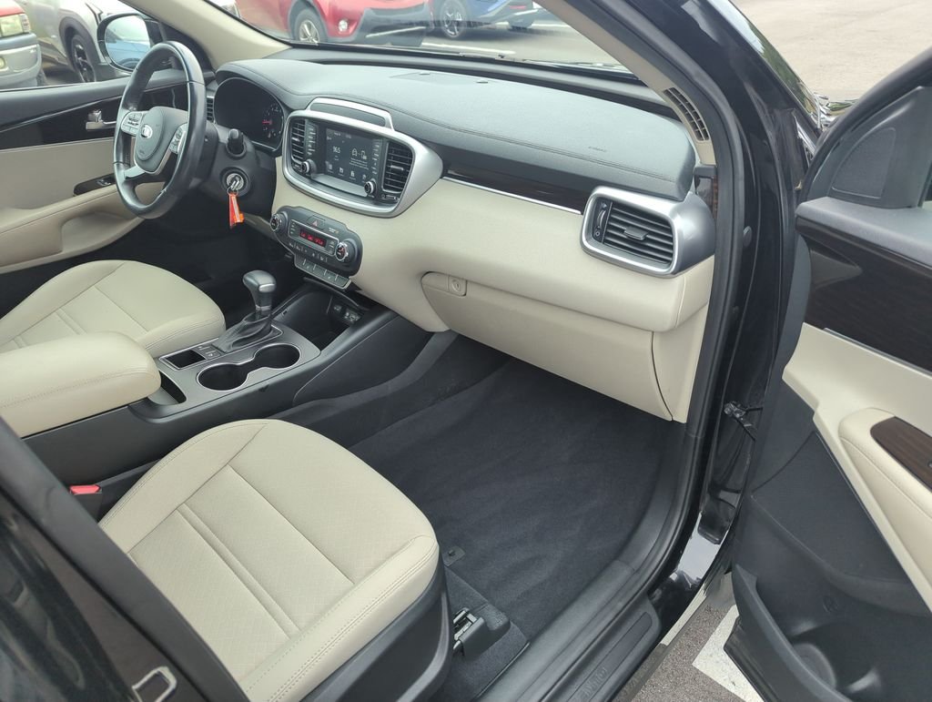 Used 2020 Black Kia LX image 33