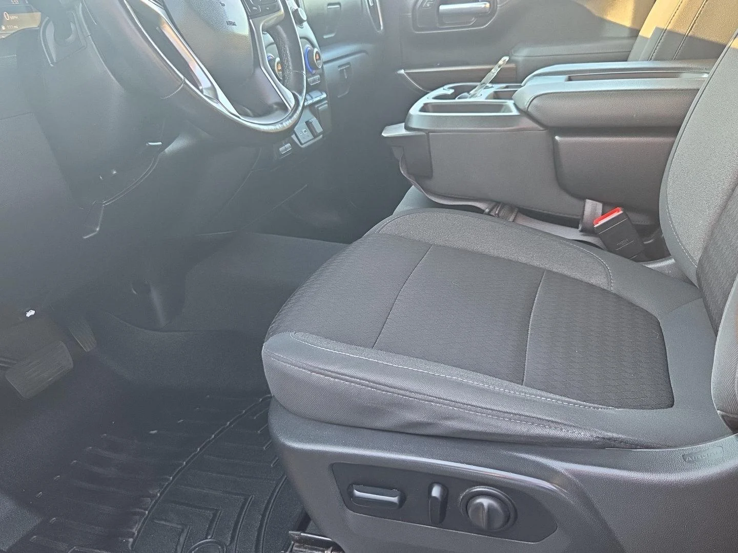 Used 2021 SHADOW GRAY METALLIC Chevrolet LT image 10