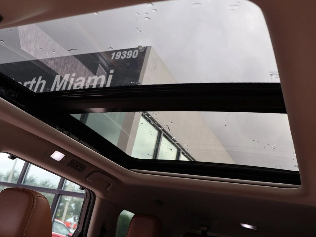 Used 2024 White Nissan Platinum image 24