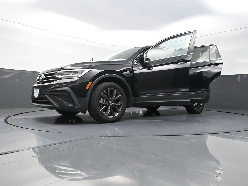 Used 2023 Black Volkswagen 2.0T SE image 31