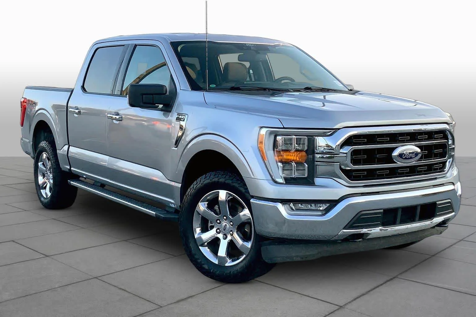 Used 2022 Iconic Silver Metallic Ford XLT image 3